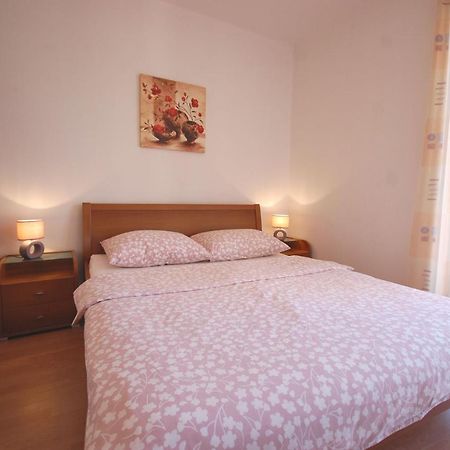 Apartments Andrea By El-Pi Tours Njivice Εξωτερικό φωτογραφία