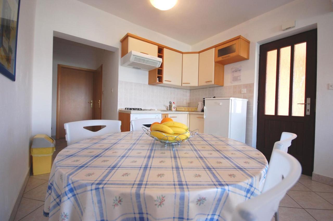 Apartments Andrea By El-Pi Tours Njivice Εξωτερικό φωτογραφία